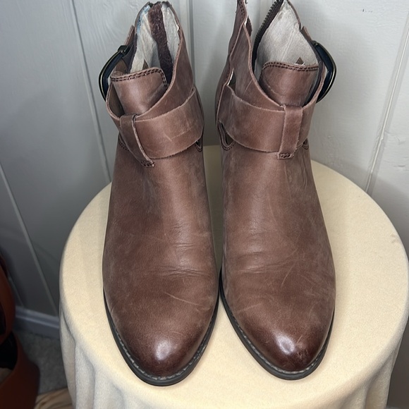 Vionic Women's Upright Rory Brown Back Zip Heeled Ankle Booties Boots - Picture 4 of 9